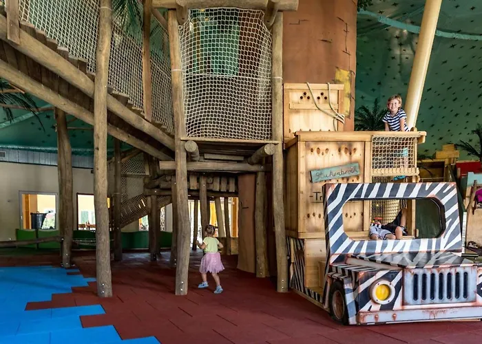 Safariland Stukenbrock Erlebnisresort Luxusní stan Schloß Holte-Stukenbrock